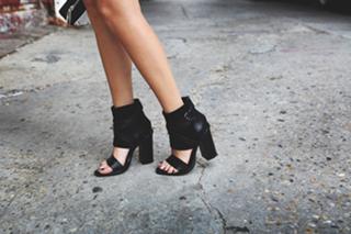 Chiara Ferragni feet photo thumbnail