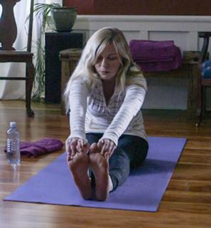 Kirsten Dunst feet photo thumbnail