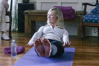 Kirsten Dunst feet photo thumbnail