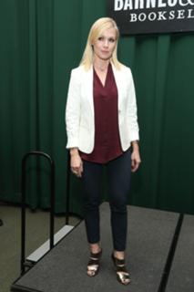 Jennie Garth feet photo thumbnail