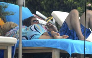 Jenny McCarthy-Wahlberg feet photo thumbnail