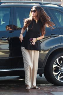 Selena Gomez feet photo thumbnail