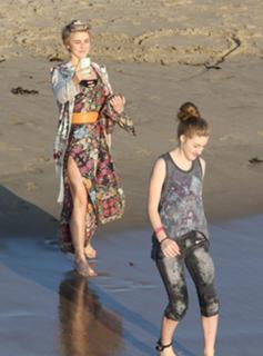 Julianne Hough feet photo thumbnail