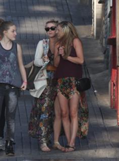 Julianne Hough feet photo thumbnail