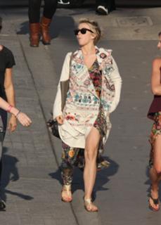 Julianne Hough feet photo thumbnail
