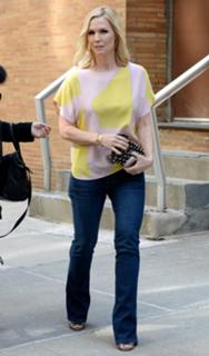 Jennie Garth feet photo thumbnail