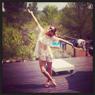 Caroline Flack feet photo thumbnail