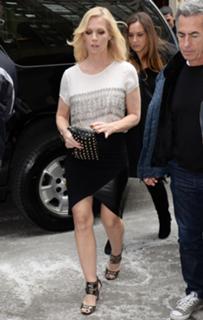 Jennie Garth feet photo thumbnail