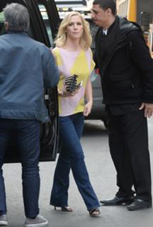 Jennie Garth feet photo thumbnail