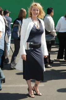 Virginia Madsen feet photo thumbnail