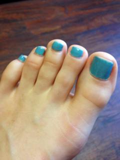 Emma Lovett feet photo thumbnail