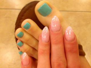 Emma Lovett feet photo thumbnail