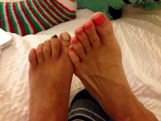 Emma Lovett feet photo thumbnail