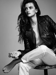 Penélope Cruz feet photo thumbnail