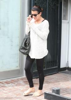 Lea Michele feet photo thumbnail