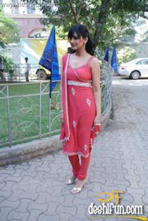Sonali Bendre feet photo thumbnail