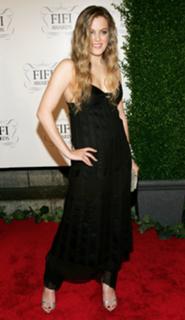 Riley Keough feet photo thumbnail