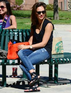 Jessica Alba feet photo thumbnail