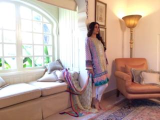 Kareena Kapoor feet photo thumbnail