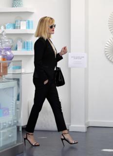 Reese Witherspoon feet photo thumbnail