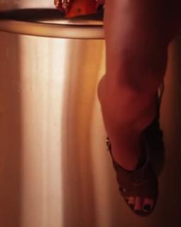 Kendall Jenner feet photo thumbnail