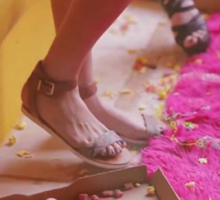 Kendall Jenner feet photo thumbnail