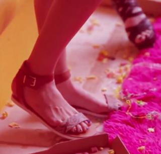 Kendall Jenner feet photo thumbnail