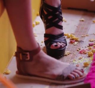 Kendall Jenner feet photo thumbnail