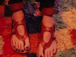 Kendall Jenner feet photo thumbnail