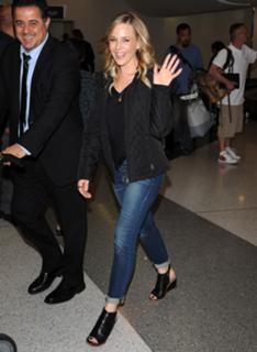 Julie Benz feet photo thumbnail