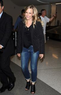 Julie Benz feet photo thumbnail