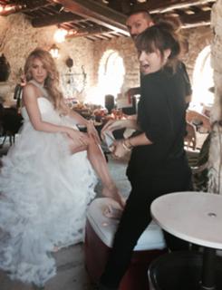 Shakira feet photo thumbnail