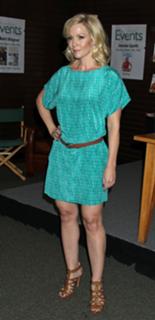 Jennie Garth feet photo thumbnail