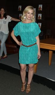 Jennie Garth feet photo thumbnail