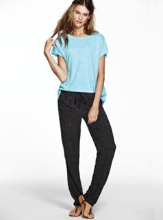 Behati Prinsloo feet photo thumbnail