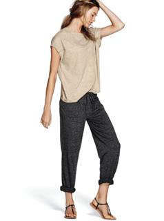 Behati Prinsloo feet photo thumbnail