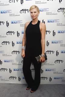 Charlize Theron feet photo thumbnail