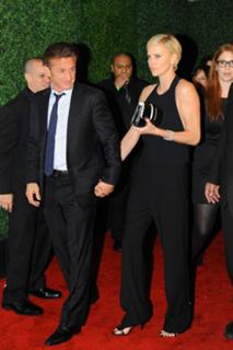 Charlize Theron feet photo thumbnail