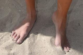 Gigi Hadid feet photo thumbnail