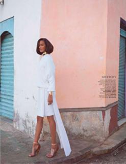 Lais Ribeiro feet photo thumbnail