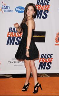 Zoey Deutch feet photo thumbnail