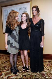 Zoey Deutch feet photo thumbnail