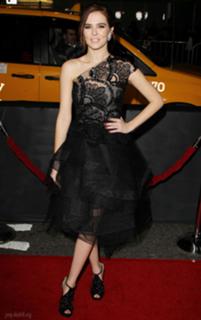Zoey Deutch feet photo thumbnail