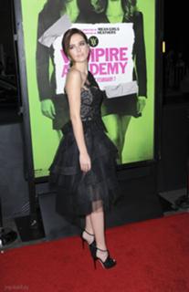 Zoey Deutch feet photo thumbnail