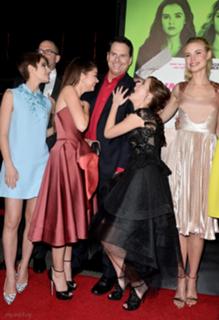Zoey Deutch feet photo thumbnail