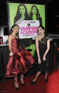 Zoey Deutch feet photo thumbnail