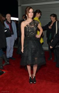 Zoey Deutch feet photo thumbnail