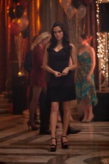 Zoey Deutch feet photo thumbnail