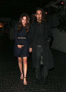 Zoey Deutch feet photo thumbnail