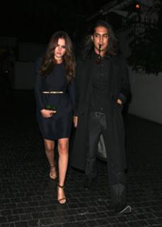 Zoey Deutch feet photo thumbnail